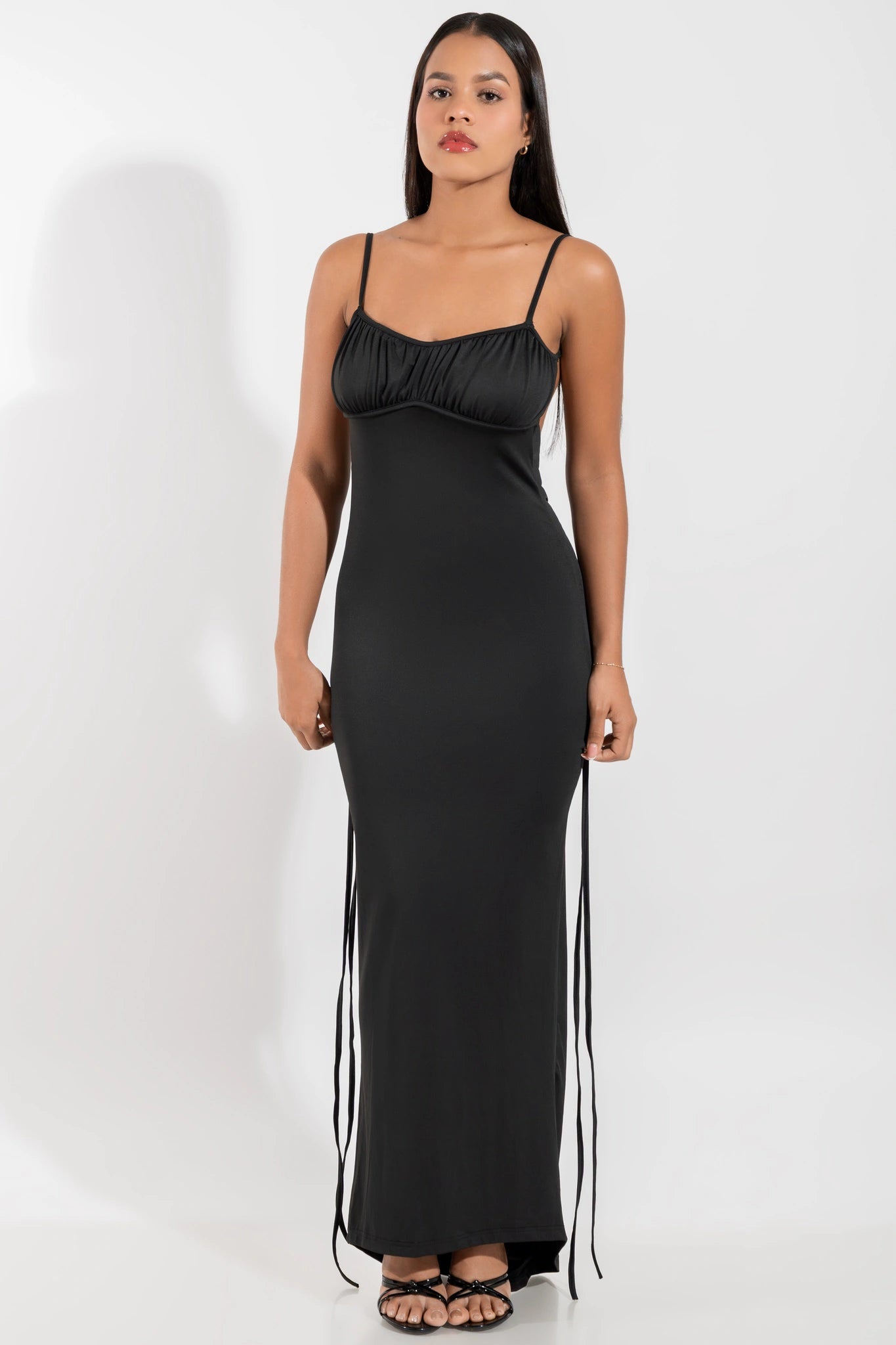 Vestido Largo Elegante con Silueta Ceñida