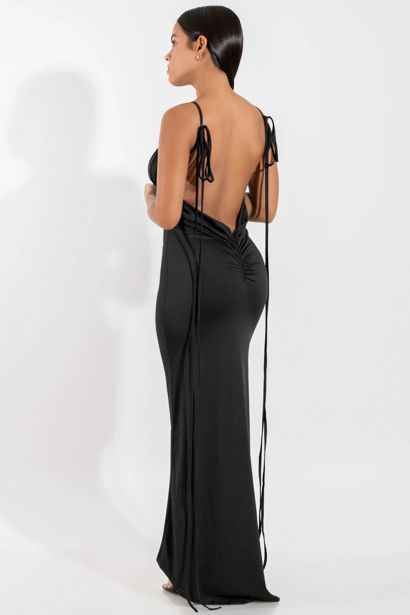Vestido Largo Elegante con Silueta Ceñida