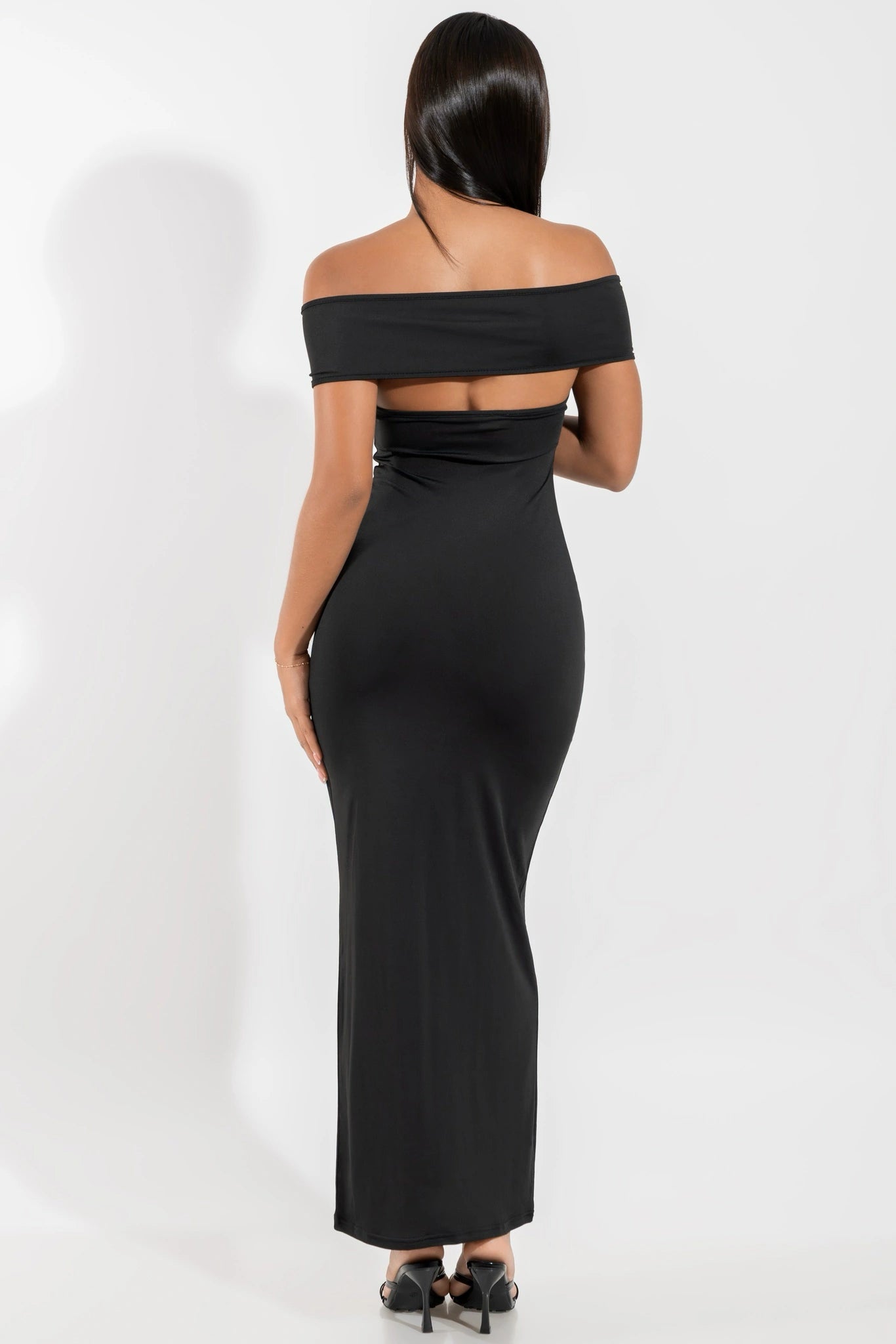 Vestido Largo con Hombros Descubiertos y Fruncido